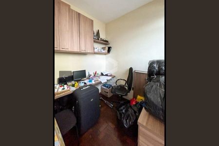 Casa à venda com 196m², 3 quartos e 4 vagas Casa à venda com 196m², 3 quartos e 4 vagasEscritório