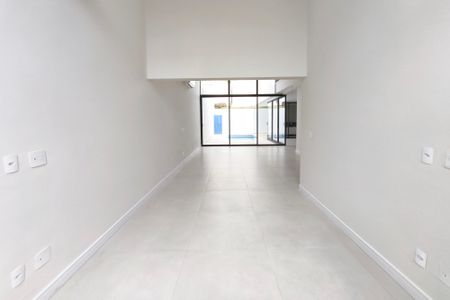 Sala de Estar de casa de condomínio à venda com 3 quartos, 271m² em Swiss Park, Campinas