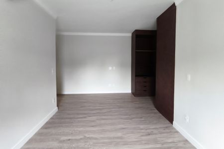 Casa de condomínio à venda com 271m², 3 quartos e 4 vagasSuíte