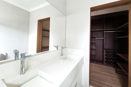 Casa de condomínio à venda com 271m², 3 quartos e 4 vagasBanheiro Suíte