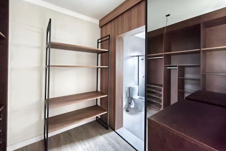 Casa de condomínio à venda com 271m², 3 quartos e 4 vagasCloset Suíte