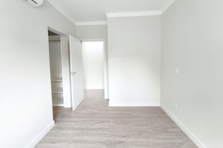 Casa de condomínio à venda com 271m², 3 quartos e 4 vagasSuíte 2