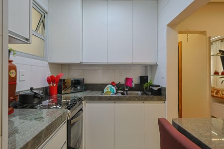 Cozinha de apartamento à venda com 2 quartos, 56m² em Sagrada Família, Belo Horizonte