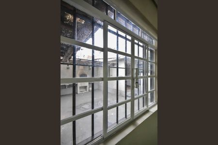 Casa de condomínio à venda com 242m², 3 quartos e 2 vagasVista da Sala 1 da Casa dos Fundos