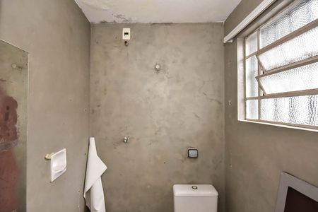 Casa de condomínio à venda com 242m², 3 quartos e 2 vagasBanheiro Suíte 2 da Casa dos Fundos