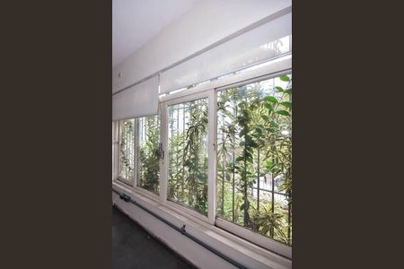 Casa de condomínio à venda com 242m², 3 quartos e 2 vagasVista