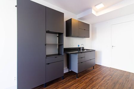 Cozinha de kitnet/studio para alugar com 1 quarto, 28m² em Pompeia, São Paulo