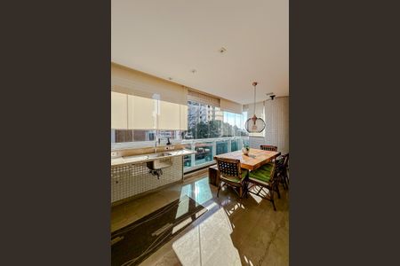 Apartamento à venda com 335m², 5 quartos e 5 vagasVaranda da Sala