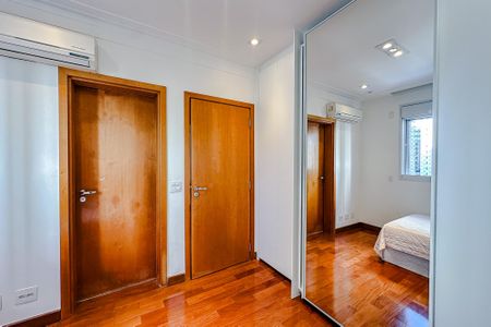 Apartamento à venda com 335m², 5 quartos e 5 vagasSuíte 3