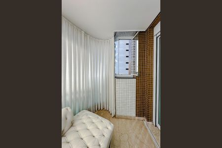 Apartamento à venda com 335m², 5 quartos e 5 vagasVaranda da Suíte 1