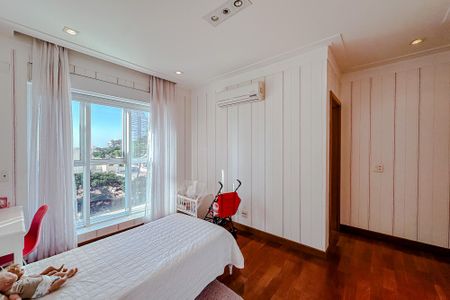 Apartamento à venda com 335m², 5 quartos e 5 vagasSuíte 2