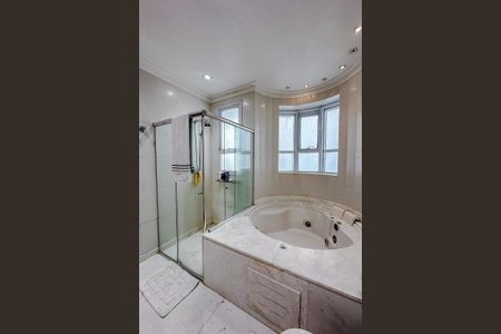 Apartamento à venda com 335m², 5 quartos e 5 vagasBanheiro da Suíte 1