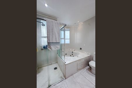 Apartamento à venda com 335m², 5 quartos e 5 vagasBanheiro da Suíte 1