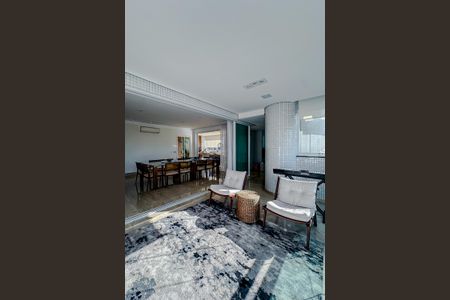 Apartamento à venda com 335m², 5 quartos e 5 vagasVaranda da Sala