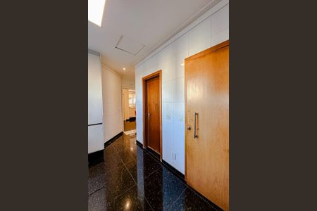 Apartamento à venda com 335m², 5 quartos e 5 vagasÁrea de Serviço