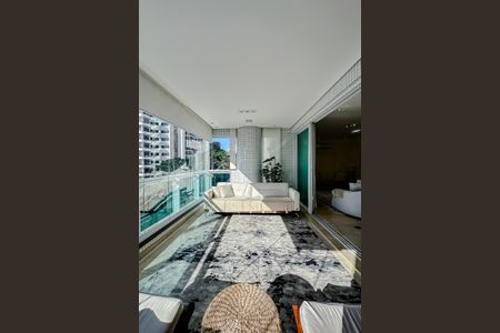 Apartamento à venda com 335m², 5 quartos e 5 vagasVaranda da Sala