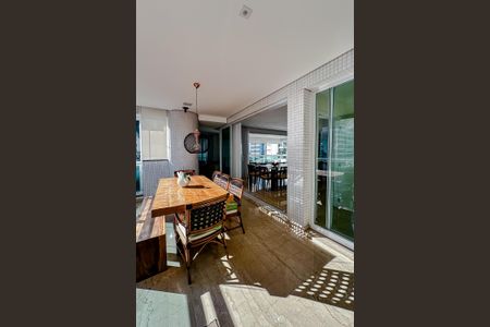 Apartamento à venda com 335m², 5 quartos e 5 vagasVaranda da Sala