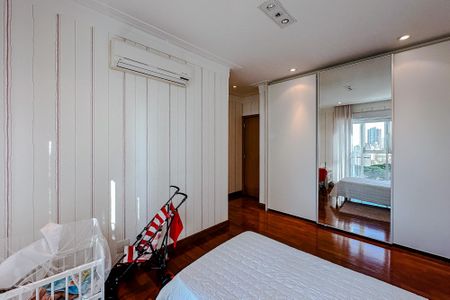 Apartamento à venda com 335m², 5 quartos e 5 vagasSuíte 2