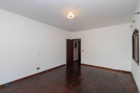 Casa à venda com 280m², 3 quartos e 2 vagasQuarto Suíte 2