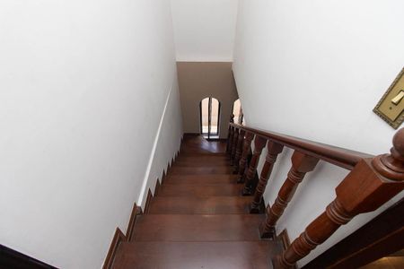 Casa à venda com 280m², 3 quartos e 2 vagasEscada