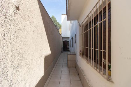 Casa à venda com 280m², 3 quartos e 2 vagasCorredor Externo