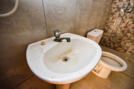 Casa de condomínio para alugar com 68m², 2 quartos e sem vagaBanheiro