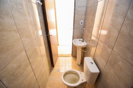 Casa de condomínio para alugar com 68m², 2 quartos e sem vagaBanheiro