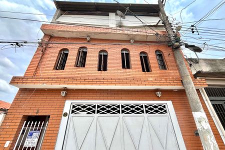 Casa à venda com 161m², 4 quartos e 2 vagasFachada