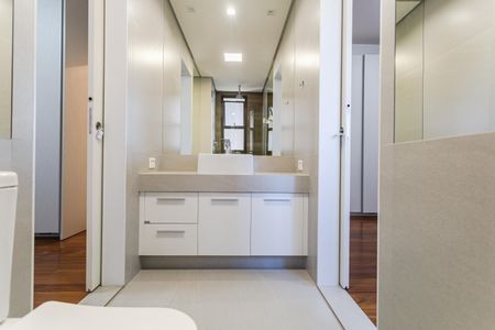 Apartamento à venda com 118m², 3 quartos e 3 vagas Apartamento à venda com 118m², 3 quartos e 3 vagasBanheiro da Suíte 2 e 3