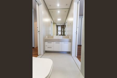 Apartamento à venda com 118m², 3 quartos e 3 vagas Apartamento à venda com 118m², 3 quartos e 3 vagasBanheiro da Suíte 2 e 3