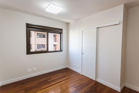 Apartamento à venda com 118m², 3 quartos e 3 vagas Apartamento à venda com 118m², 3 quartos e 3 vagasSuíte 2