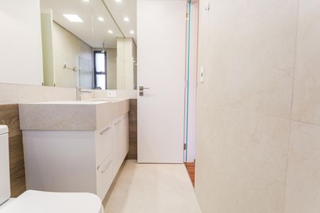 Apartamento à venda com 118m², 3 quartos e 3 vagas Apartamento à venda com 118m², 3 quartos e 3 vagasBanheiro da Suíte