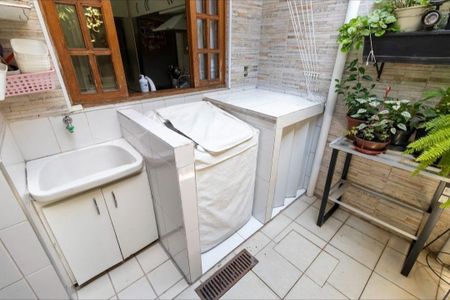 Casa à venda com 118m², 2 quartos e 2 vagas Casa à venda com 118m², 2 quartos e 2 vagasÁrea de Serviço