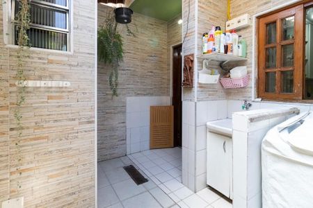 Casa à venda com 118m², 2 quartos e 2 vagas Casa à venda com 118m², 2 quartos e 2 vagasÁrea de Serviço