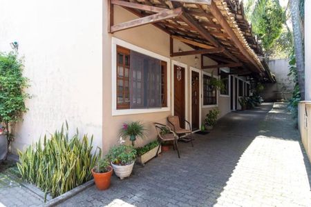 Casa à venda com 118m², 2 quartos e 2 vagas Casa à venda com 118m², 2 quartos e 2 vagasÁrea Externa