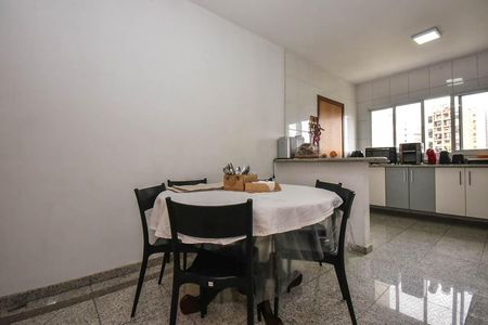 Apartamento à venda com 248m², 4 quartos e 4 vagasCopa