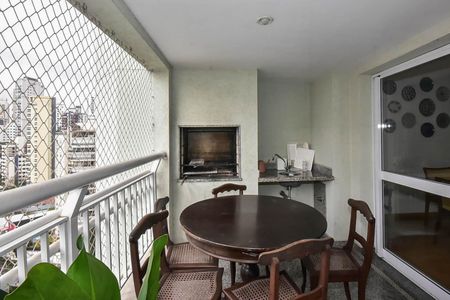 Apartamento à venda com 248m², 4 quartos e 4 vagasVaranda