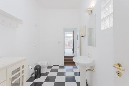Casa à venda com 187m², 3 quartos e sem vaga Casa à venda com 187m², 3 quartos e sem vagaBanheiro