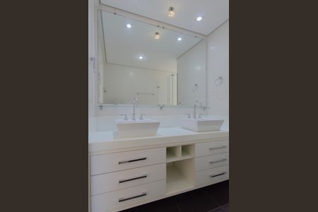 Apartamento à venda com 135m², 2 quartos e 2 vagasBanheiro da Suíte 2