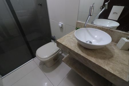 Banheiro de casa para alugar com 2 quartos, 50m² em Helena Maria, Osasco