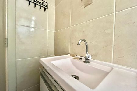 Casa à venda com 90m², 3 quartos e 1 vaga Casa à venda com 90m², 3 quartos e 1 vagaBanheiro