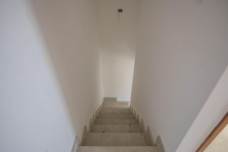 Apartamento à venda com 60m², 2 quartos e 1 vagaEscada