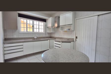 Casa para alugar com 240m², 5 quartos e 3 vagas Casa para alugar com 240m², 5 quartos e 3 vagasCozinha