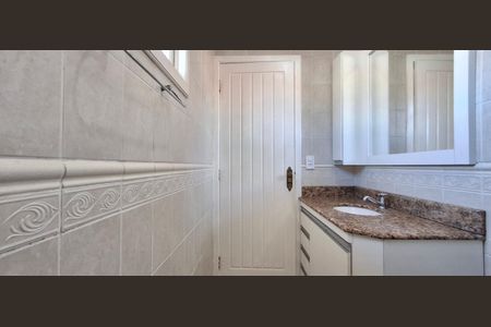 Casa para alugar com 240m², 5 quartos e 3 vagas Casa para alugar com 240m², 5 quartos e 3 vagasBanheiro Social