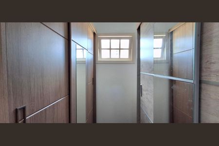 Casa para alugar com 240m², 5 quartos e 3 vagas Casa para alugar com 240m², 5 quartos e 3 vagasSuíte Closet