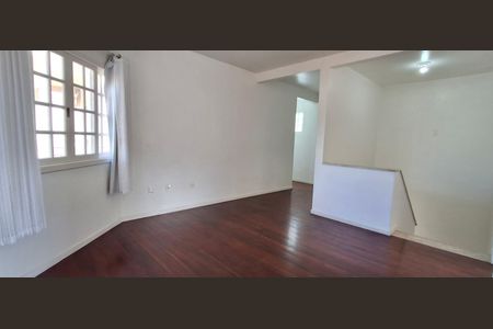 Casa para alugar com 240m², 5 quartos e 3 vagas Casa para alugar com 240m², 5 quartos e 3 vagasCorredor Quartos