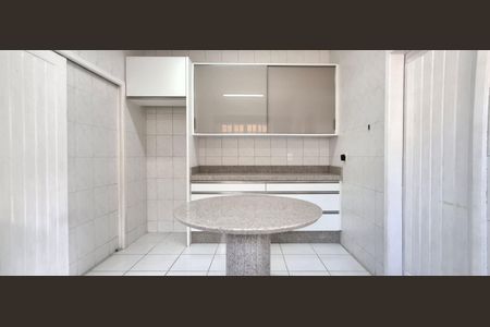 Casa para alugar com 240m², 5 quartos e 3 vagas Casa para alugar com 240m², 5 quartos e 3 vagasCozinha