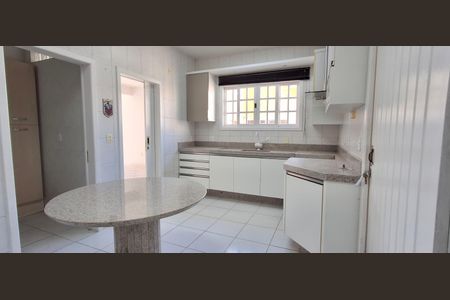 Casa para alugar com 240m², 5 quartos e 3 vagas Casa para alugar com 240m², 5 quartos e 3 vagasCozinha