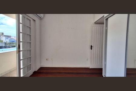 Casa para alugar com 240m², 5 quartos e 3 vagas Casa para alugar com 240m², 5 quartos e 3 vagasQuarto 5