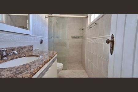 Casa para alugar com 240m², 5 quartos e 3 vagas Casa para alugar com 240m², 5 quartos e 3 vagasBanheiro Social